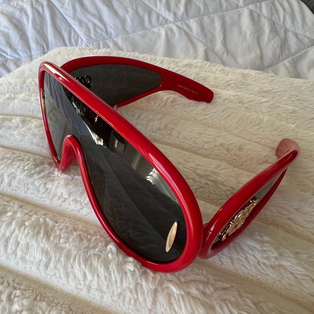Loewe Paula’s Ibiza wave Red sunglasses - Picture 3 of 17